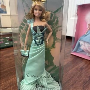 Barbie STATUE OF LIBERTY Doll 2009 Dolls of the World Pink Label Mattel